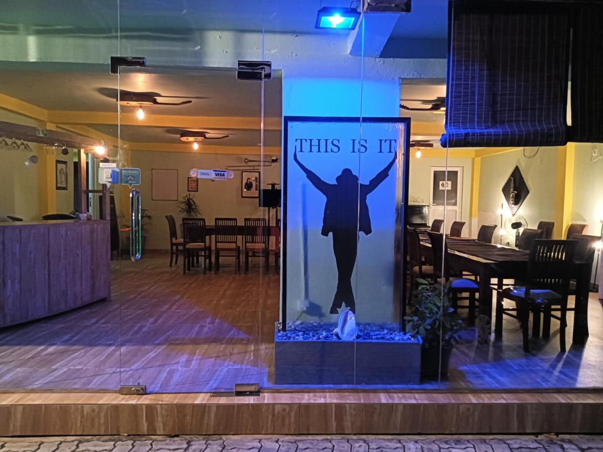 This Is It Airport Hotel And Restaurant Негомбо Екстер'єр фото