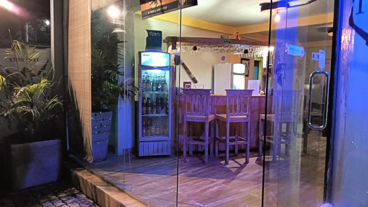 This Is It Airport Hotel And Restaurant Негомбо Екстер'єр фото