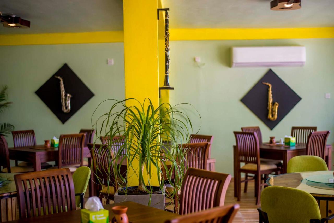 This Is It Airport Hotel And Restaurant Негомбо Екстер'єр фото